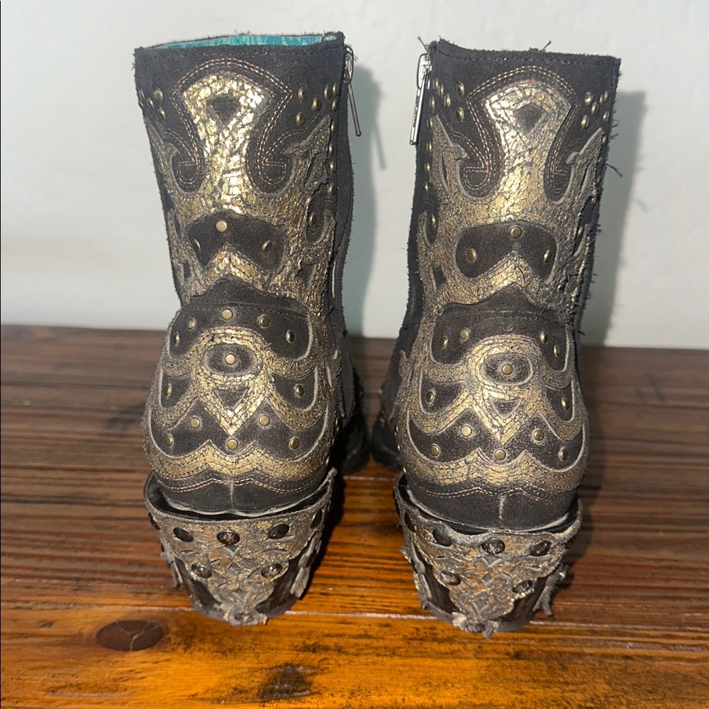 Corral Black and Gold Ankle Boots - Picture 8 of 16